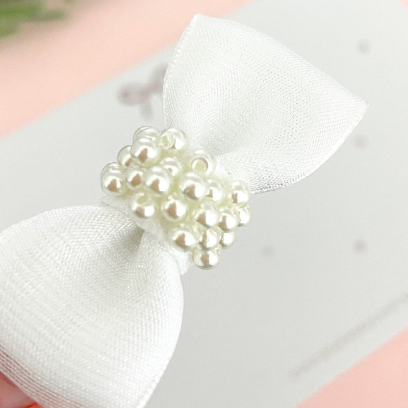 Laço Júlia Organza Bordado Mini na Presilha