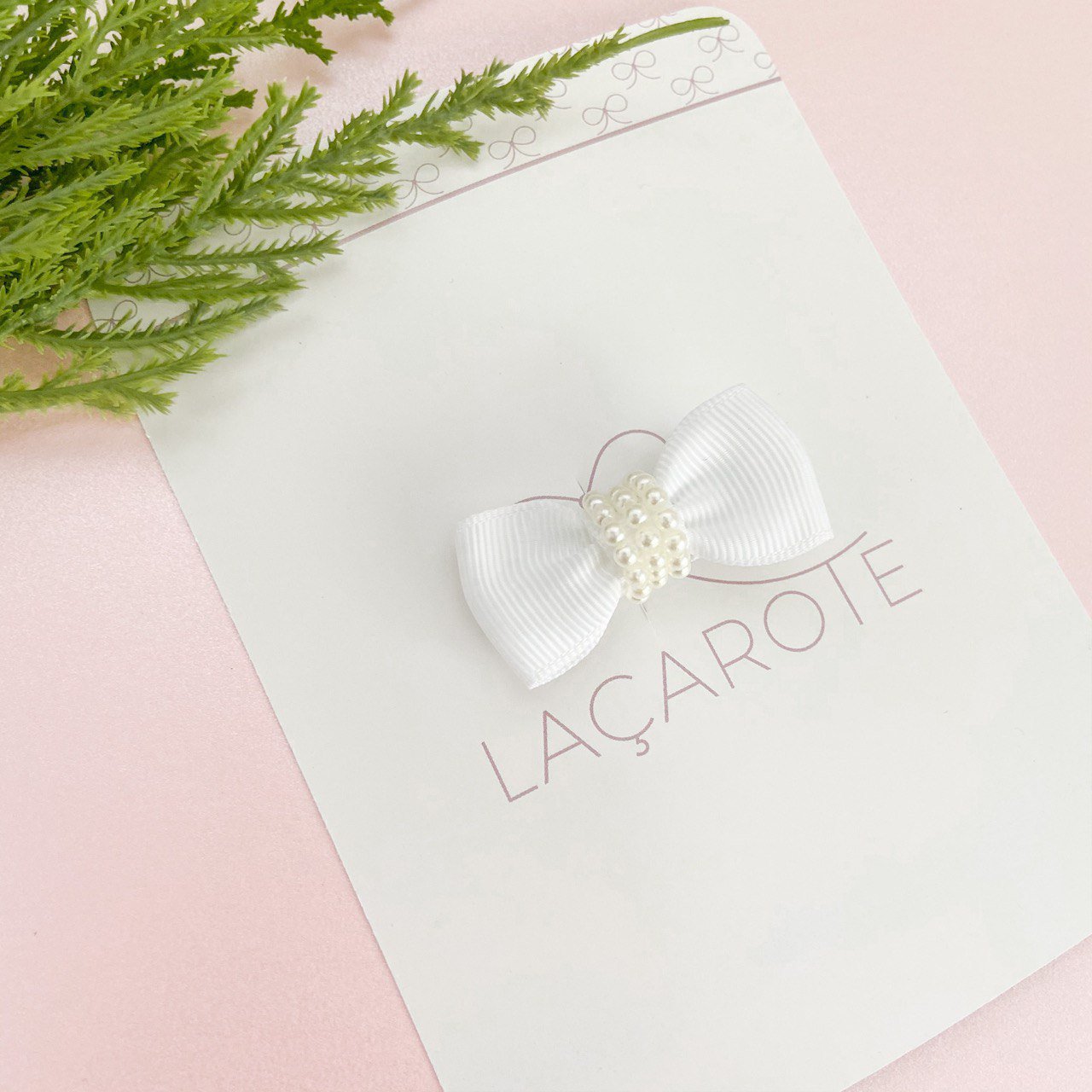 Laço Júlia Bordado Mini na Presilha