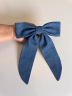 Big Laço Charlotte Jeans na Presilha Francesa