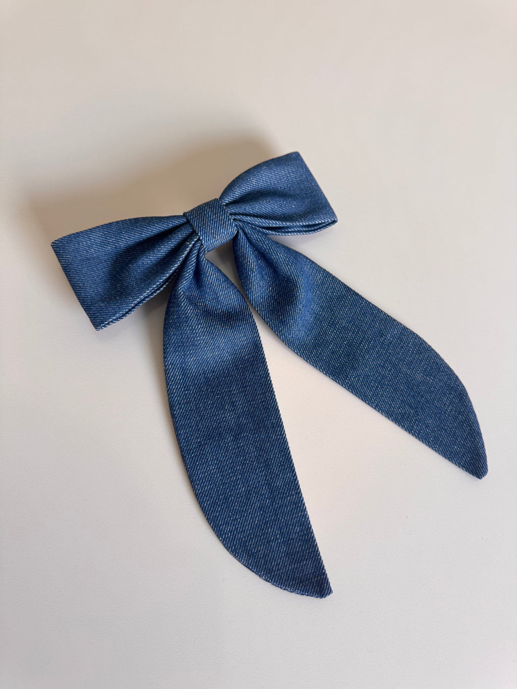 Big Laço Charlotte Jeans na Presilha Francesa