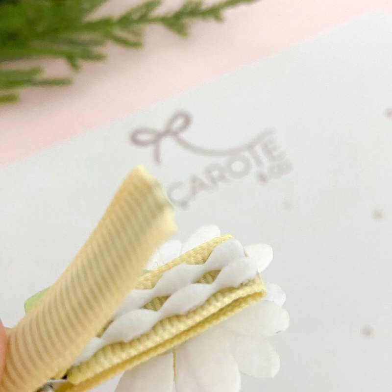 Clips Margarida Mini na Presilha