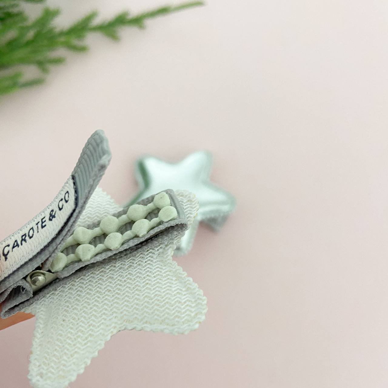 Dupla Clips Estrelas Prateadas Mini na Presilha