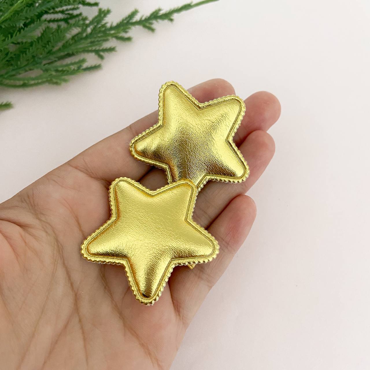 Dupla Clips Estrelas Douradas Mini na Presilha