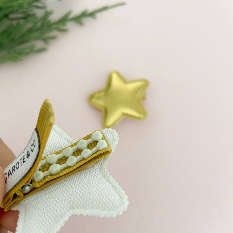 Dupla Clips Estrelas Douradas Mini na Presilha